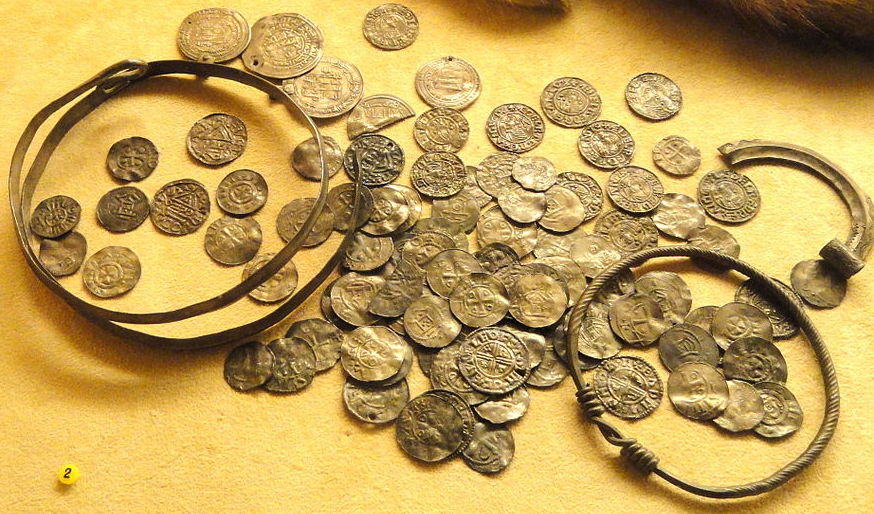 The coins found were like these coins belonging to Vikings in the Museum of Finland.