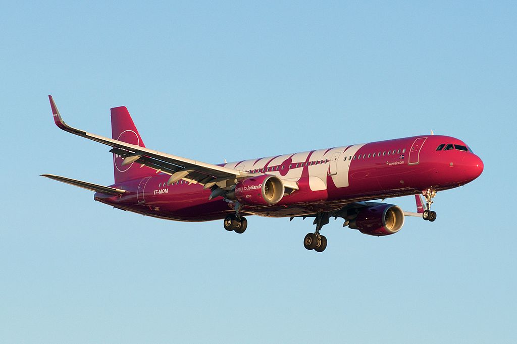 WOW Air Iceland Airbus A321