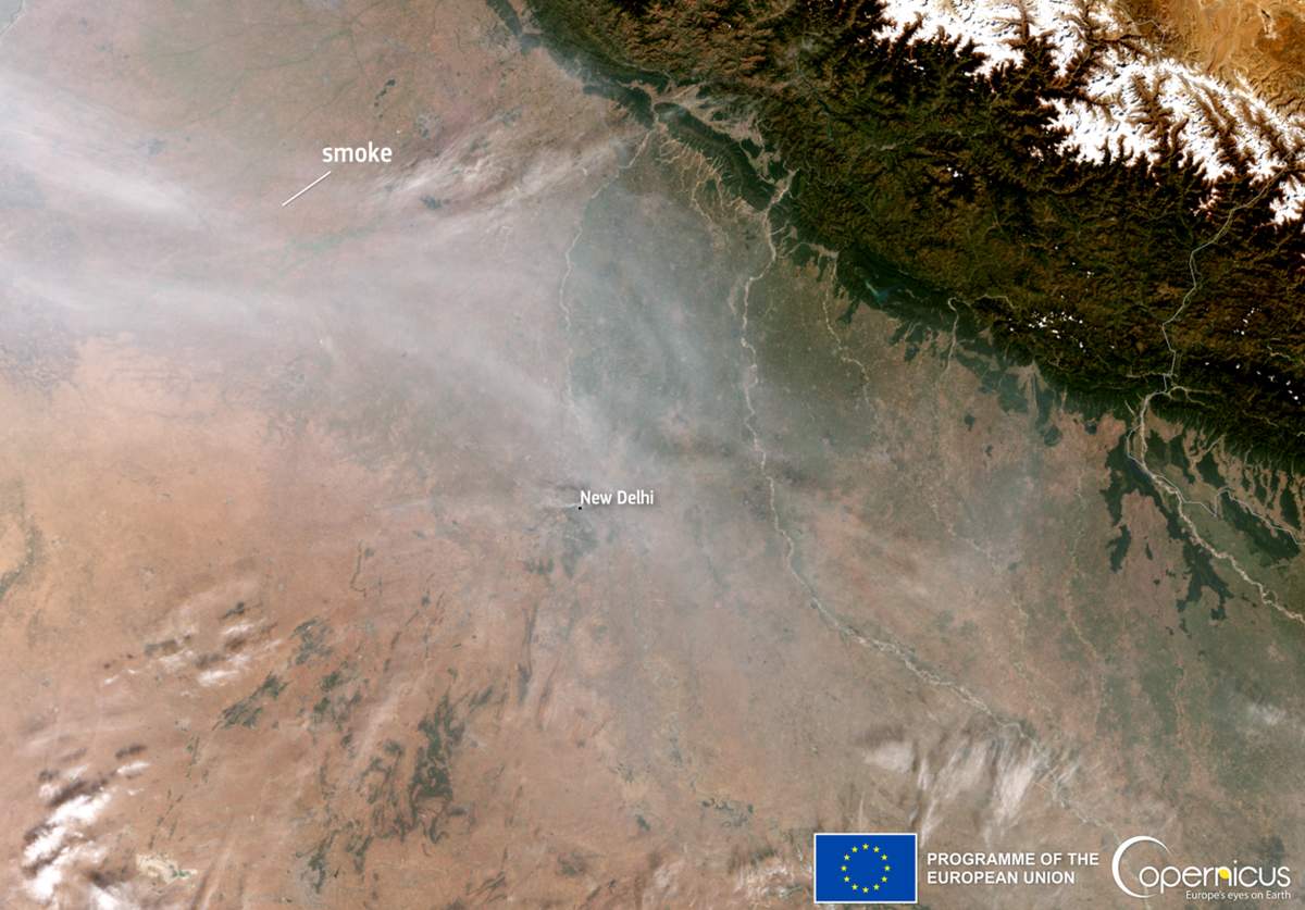 This Copernicus Sentinel-3 satellite image, acquired on 31 October, clearly shows the smoke cloud over India’s capital city.