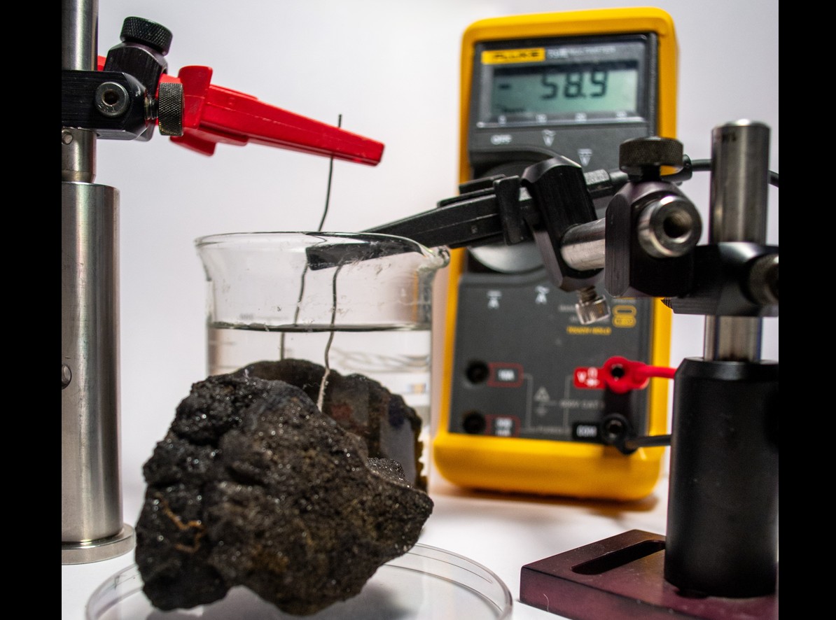 Polymetallic nodules, collected from the ocean floor, sit in simulated seawater in chemist Franz Geiger's laboratory at Northwestern University. Platinum electrodes measure the nodules voltages.