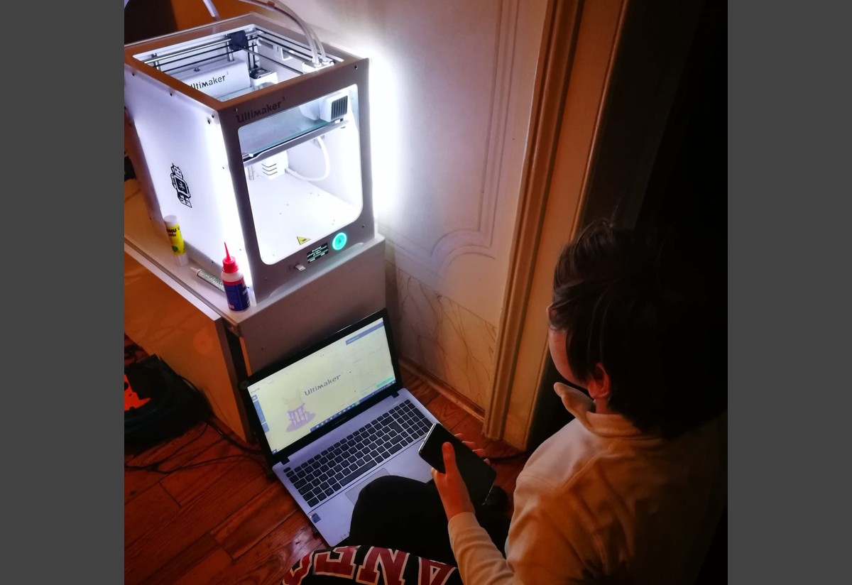 Cesare Mencarini working with a 3D printer as a child.