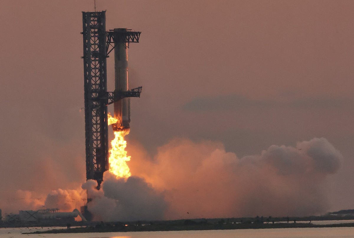 SpaceX's Super Heavy booster being caught on the mechanical arms of 'Mechazilla' during Starship flight test 5.